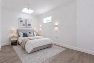 Hampton Court Retreat - Free Parking - Pool Table - 6
