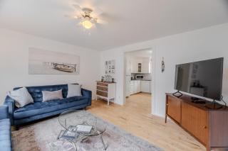 Heart of Downtown St John's - 4 bdrm w parking - 5