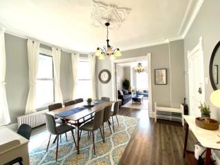 Lakeview 3BR Walk to Wrigley, Lake, Dining & Train - 1