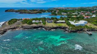 Spacious Ocean Front House With Gated Entrance - 0