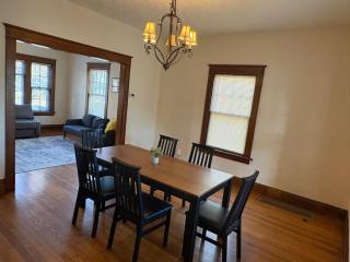 Spacious, Family Friendly 4BR, 5Qn Beds with Garage in Columbus - 4