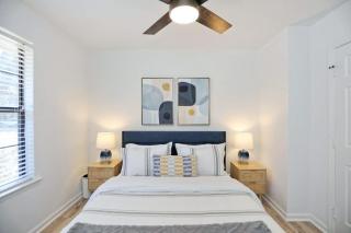 Large Family-Friendly Home w Spa Near Beach & City - 5