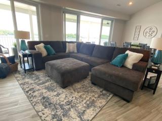 Lakeview Luxe Penthouse - 7