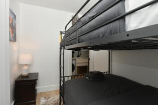 Elegant 2 BR Retreat Near Central Park - 3