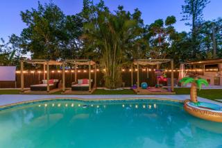Heated Pool & Spa • Outdoor Kitchen/Theater/Games - 5