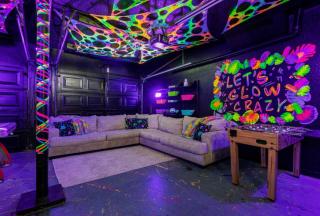 6BR Waterfront • Heated Pool • Hot Tub • Game Room - 4