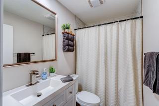 Luxury King Bed • Remodeled Safe Chicago Condo - 6
