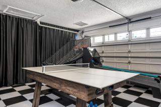 Sleeps 25 • Heated Pool• In+Outdoor Games •Theater - 4
