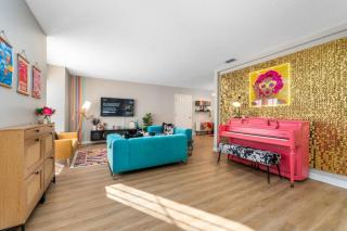 Sleeps 25 • Heated Pool• In+Outdoor Games •Theater - 1