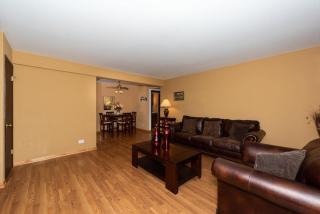 Mins from O'Hare • Safe Location • Private Parking - 4