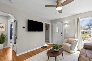 4 Bedroom Bungalow in the - Heart of Metro Detroit - 5