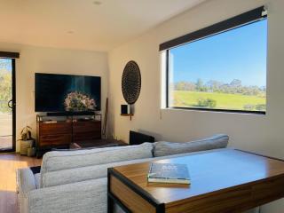 Architecturally Designed Rural Retreat 3 bedroom HOUSE or 1 bedroom CABIN with more than 150 five stars rating - 2