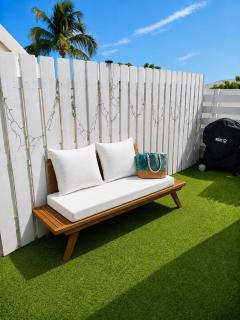 Deja Blue - Comfortable Beachfront condo - 2