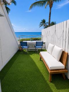 Deja Blue - Comfortable Beachfront condo - 1