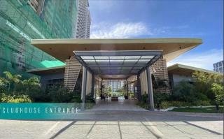 Luxury Cityview Condo with Balcony & FREE Parking - 3