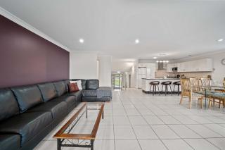 Footprints at Hyams Beach - 4BR home w. games room - 3