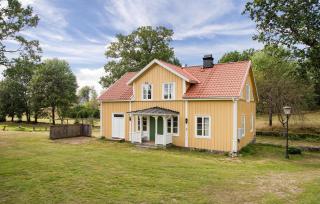 4 Bedroom Awesome Home In Strömsnäsbruk - 1