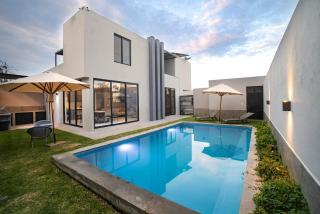 House with pool just 10 minutes from the city - 3