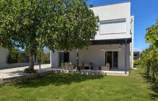 1 Bedroom Cozy Apartment In Vir - 0