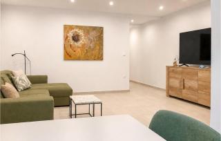 1 Bedroom Cozy Apartment In Vir - 8