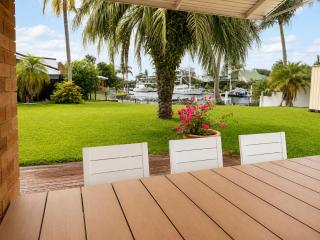 Driftwood on the Canal - 6BR Runaway Bay Retreat - 5