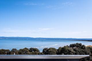 Footprints 1 - Elevated Coastal Luxury with Endless Bay Views - 6