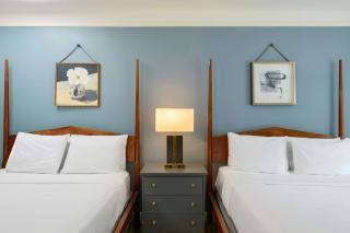 Williamsburg Lodge, Autograph Collection - 1