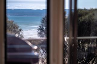 Footprints 2 - Beachfront Escape with Stunning Ocean Sunsets - 6