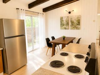 Little Butte Creek House - Modern Rustic Retreat - 7