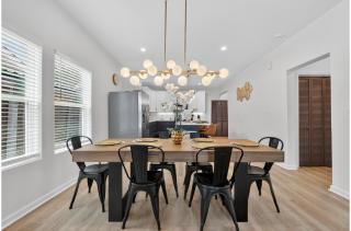 Lovely and Stylish Modern Home Near Downtown - 2