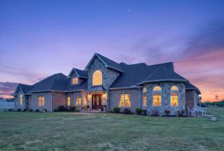 Milford Quiet Coastal Retreat 3BR Sleeps 8 home - 0