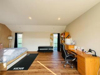 Modern, Spacious Suite in Christchurch,Close to the Airport and Avonhead Mall, Private Access, Private Office and Fitness Area - 2
