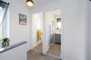 Luxury 2BR Cambridge House | Hot Tub & Pool Table - 6