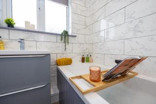 Luxury 2BR Cambridge House | Hot Tub & Pool Table - 4
