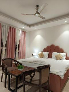 Modern & Cozy 1RK I South Delhi - Studio Terrace - 0