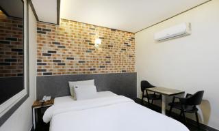 Gukmin Hotel - 1