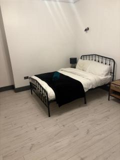 2 Bed Deluxe Apartment, City Centre, Allocated Parking, Fast WiFi by Opulent Stays - 6