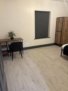 2 Bed Deluxe Apartment, City Centre, Allocated Parking, Fast WiFi by Opulent Stays - 3