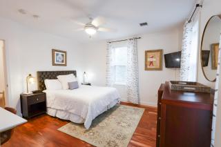 2BR2BA South End Gem Steps to Northeastern - 6