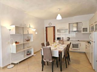 Two Bedroom Apartment With Sea View 100 - 3