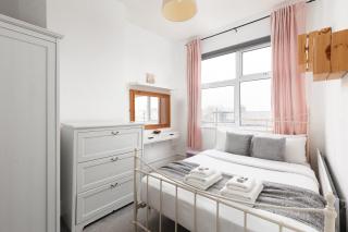 Stylish Tottenham 2BR Near Parks & Transport - 7