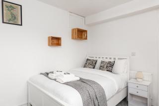 Stylish Tottenham 2BR Near Parks & Transport - 8