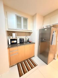 Stylish Condo in BGC - 1