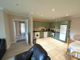 Galway City - Holiday Village Apartment - 5