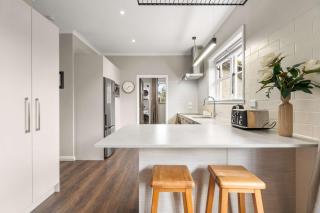 Peaceful Retreat in Hamilton East - By Superior Stays - 6