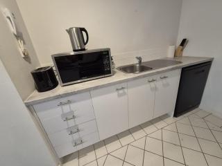 Stunning apartment, City Views, Walk to Crown &CBD - 5