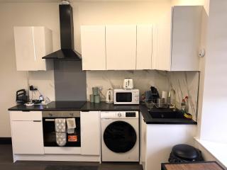 Flat Close To City Centre -Hardgate 2 Bedroom Flat - 8