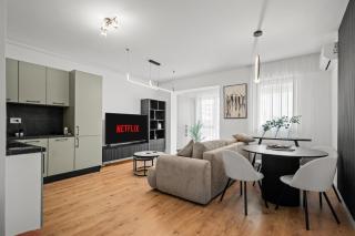 Minimalist Apartment by Blvd 44B8 - Free Parking - 4