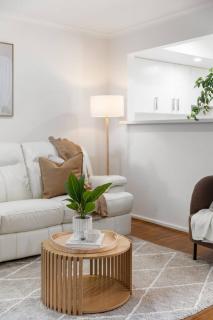 Halifax Charm Village Stay near Cafs and Parklands - 3