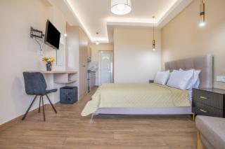 Yiannis Studio 6 - 6